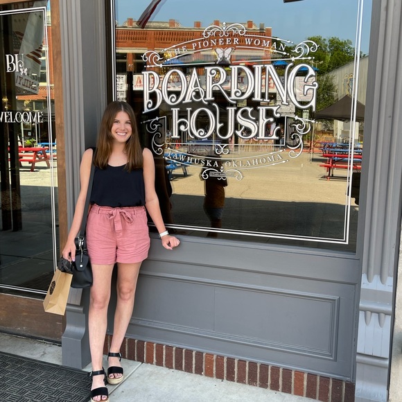 Meet your Posher, Leighton - Picture 1 of 3